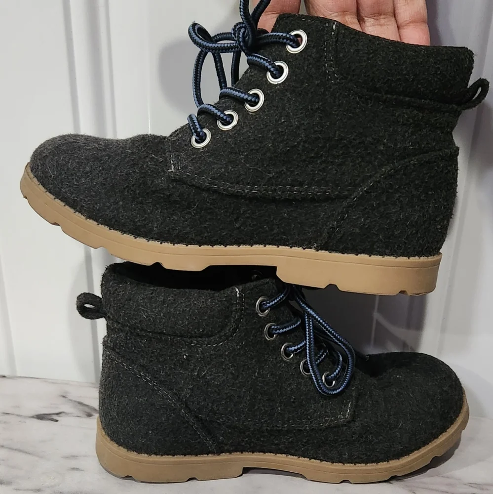 Gymboree grey fleece lace up boots boys size 13 EUC